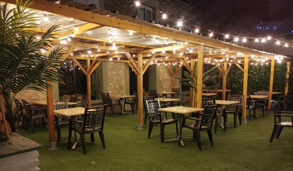 פראד Hotel Les Glycines מראה חיצוני תמונה